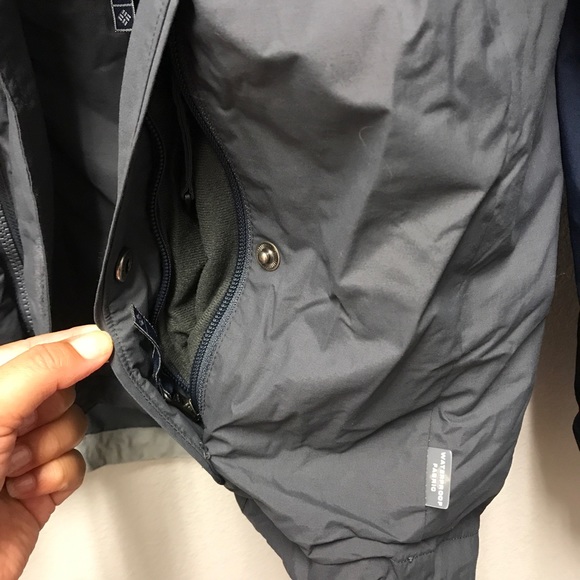 SOLD - Columbia Ski Jacket - Picture 3 of 7